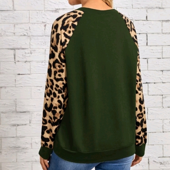 Contrast Leopard Print Sweater - Picture 3 of 5